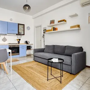 https://casa-azzurra-citta-studi.it-lombardy.com